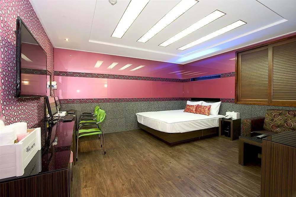 Wa Motel Busan 4*,